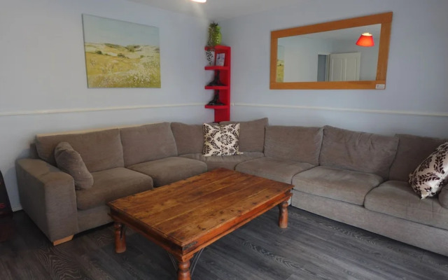 Chelsea House - Huku Kwetu