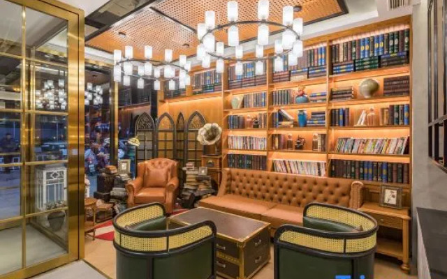 James Joyce Coffetel (Beijing Shahe Metro Station)