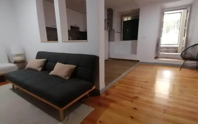 Apartment With Yard in Alfama