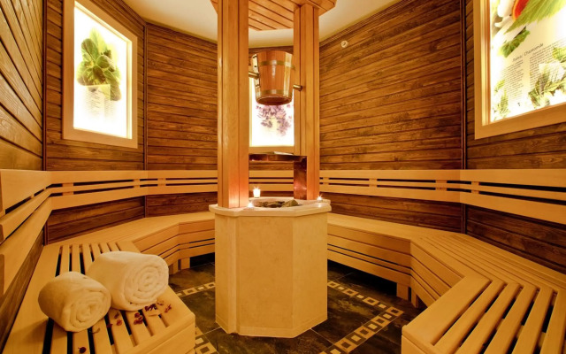 Earth and People Hotel & Spa