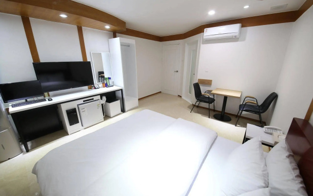 Abata Business Hotel