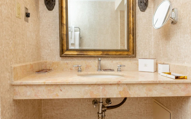 Chateau Merrimack Resort & Spa