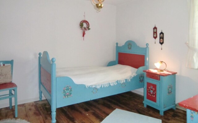 Nice Home in Oos With 3 Bedrooms and Wifi