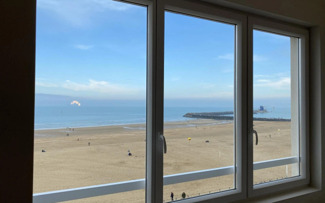 OSKAR luxe appartement op zeedijk met zeezicht