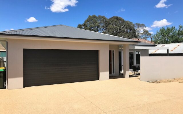 Central Wagga Apartment