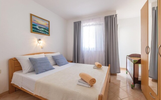 Beautiful Home in Sevid With Wifi and 4 Bedrooms