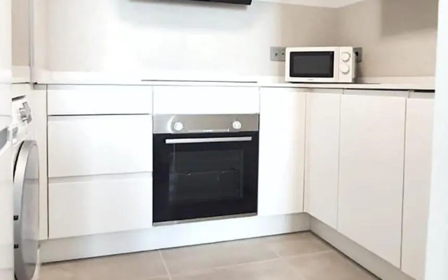 Deluxe Beach Suite w Garage by Canary365