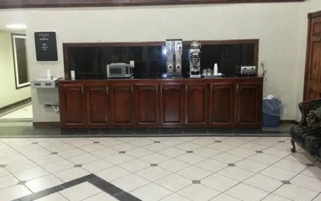 Americas Best Inn & Suites Commerce