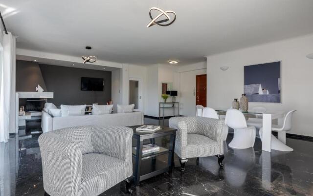 Elegant 3 Dbrm apt iin the Heart of Glyfada