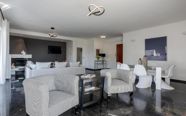 Sophisticated and Spacious 3 Bdrm apt in Glyfada Center