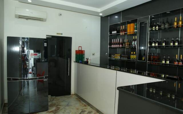 PoshLux Executive Hotel
