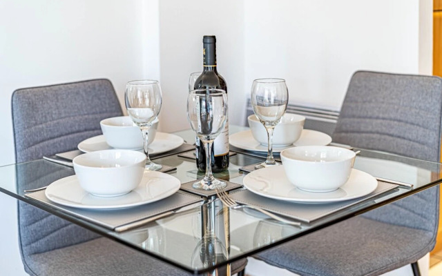Celador Apartments - Riverside House Serviced Apartments