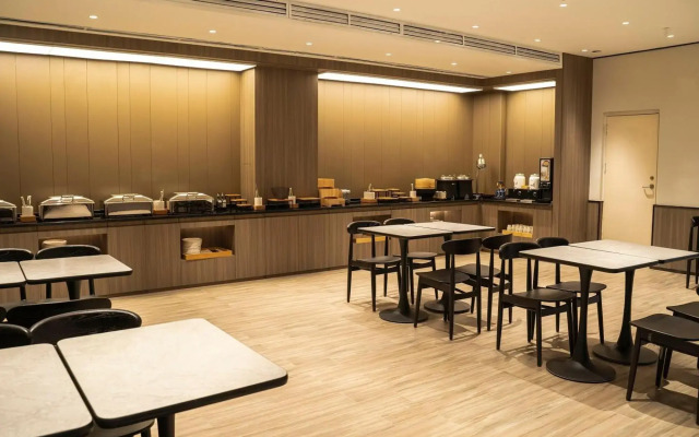 HanTing Hotel (Zhalantun Qinghe Furniture Plaza)