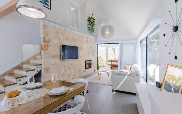 Villa Stone Pearl - Two Bedroom Holiday House With Pool