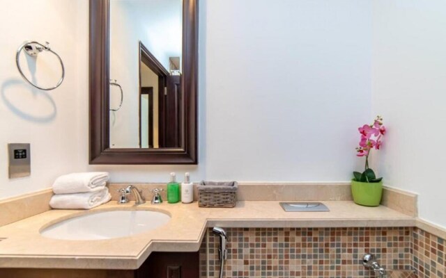 Elegant Escape of Downtown