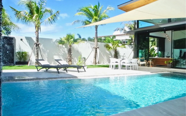 New Wonderful Villa in Nai Harn Center