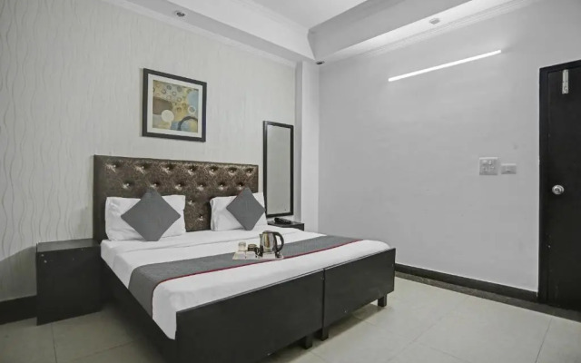 OYO Townhouse 764 Hotel Happy Keys Townhouse