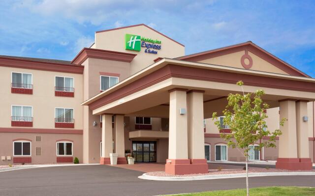 Holiday Inn Express & Suites Antigo, an IHG Hotel