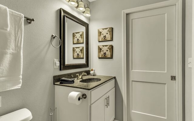 Sunset Bunker 3 Bedroom Condo by RedAwning