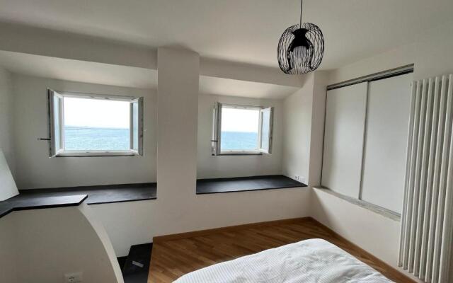 Brand new apartment with seaview & private parking