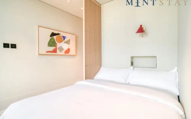 Chic Studio w Panoramic Burj Khalifa Views