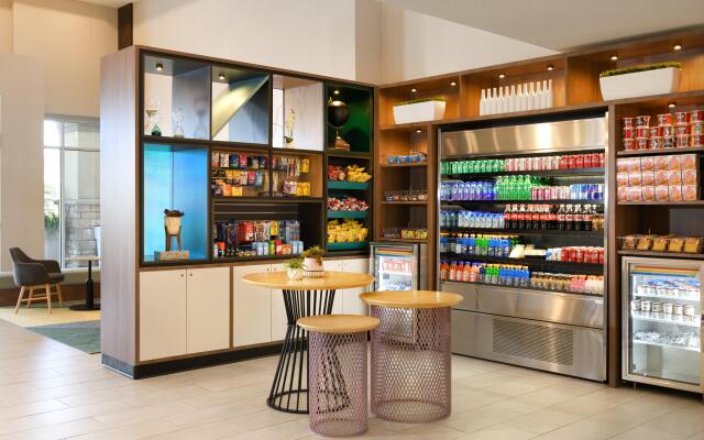 Holiday Inn & Suites Oakland Airport by IHG