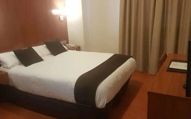 Hotel Familia Conde