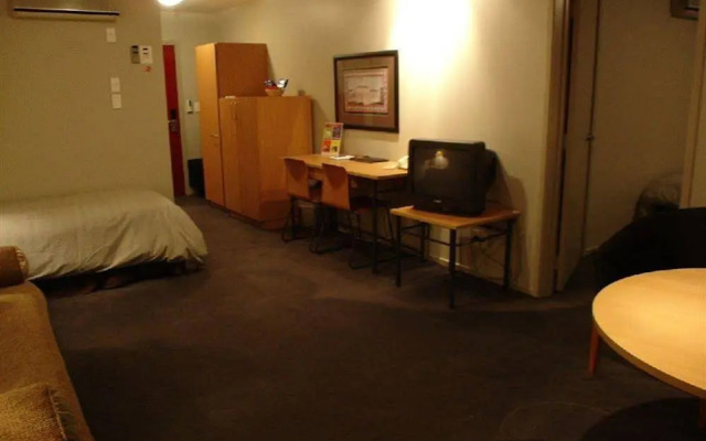 Off Broadway Motel