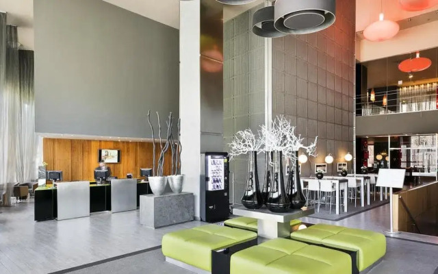 Отель Barcelona Condal Mar Affiliated by Meliá