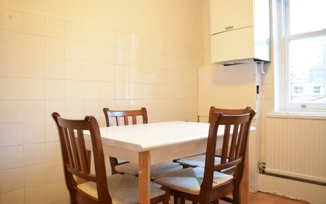 Spacious 3 Bedroom Flat in Covent Garden