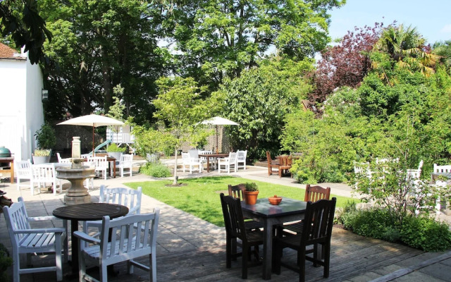 Bel & The Dragon Cookham