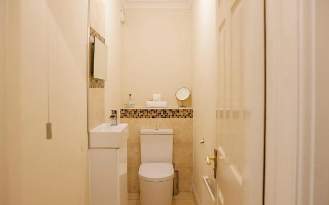 Stylish family home in desirable Penylan + Parking