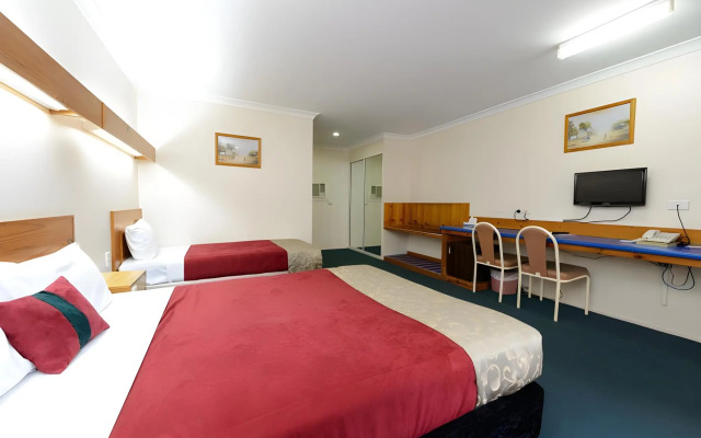 Smart Motel Bert Hinkler