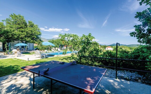 Stunning Home in Mocici With Wifi and 4 Bedrooms