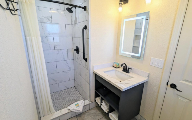 Clarion Collection Wilkie's Inn Pacific Grove - Monterey