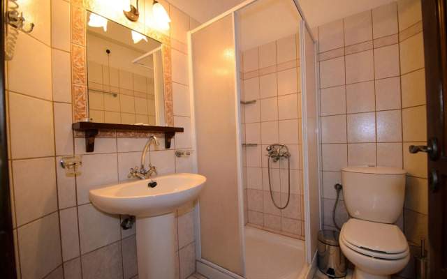 Atrapos Hotel