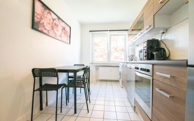 Tolstov-Hotels Generous 3 Room Apartment