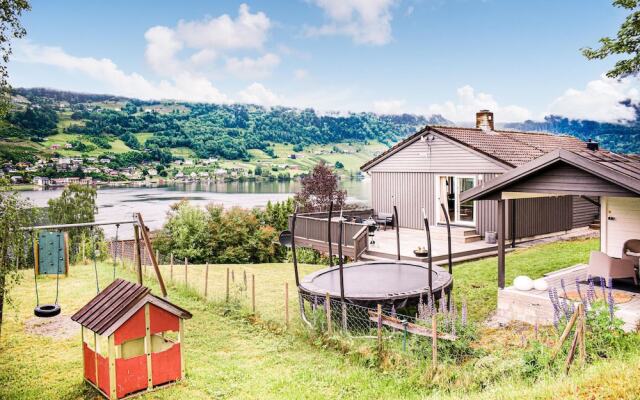 Beautiful Home in Ulvik With 4 Bedrooms and Wifi