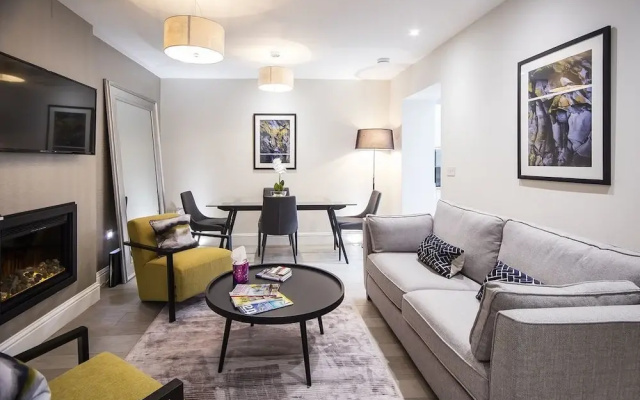 Chelsea Beautiful Two Bedroom  Apartment