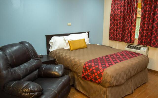 Townhouse Inn & Suites