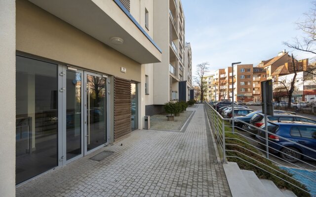 Modern Apartment in Wroclaw by Renters