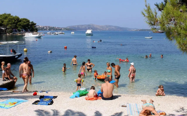 Apartments with a parking space Trogir - 11316