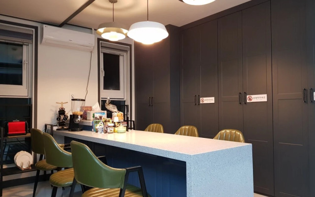We Home Guesthouse - Hostel