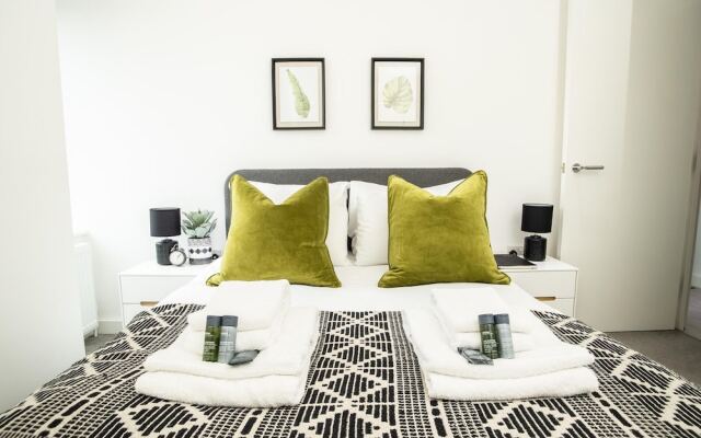 Exeter Cathedral Two-bedroom Stay