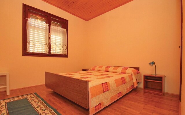 Amazing Home in Prizba With Wifi and 7 Bedrooms