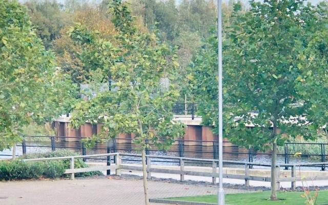 Waterside Lodge with Canal Views