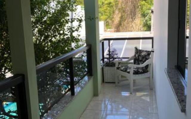 Dax Bombinhas Hostel
