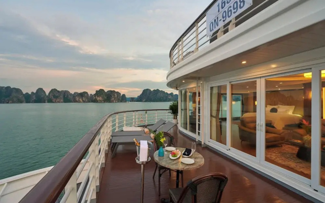 Paradise Legacy Cruise Halong