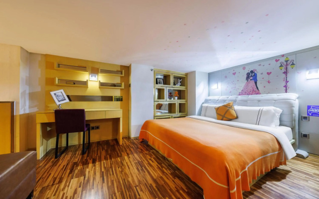 Waifden Apartment Poly D Branch