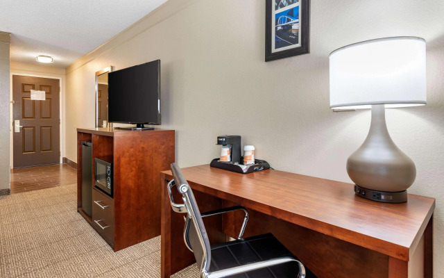 Comfort Inn & Suites Columbus East